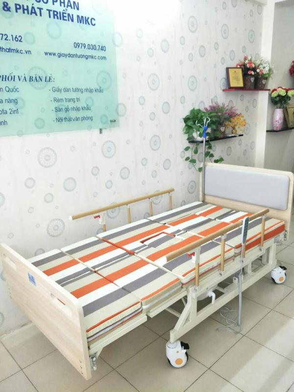 Giường bệnh nhân đăng năng nhập khẩu đầu giường ốp gỗ